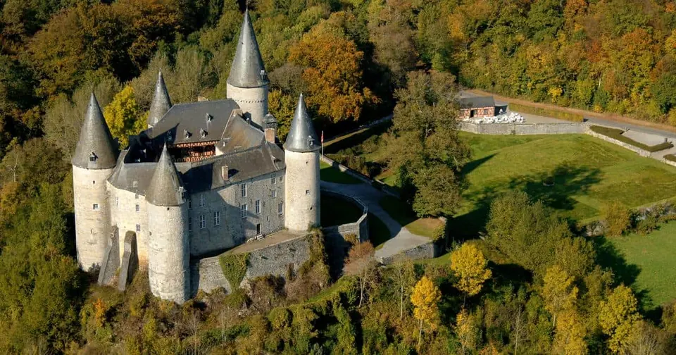 Le château de Vêves vu du ciel