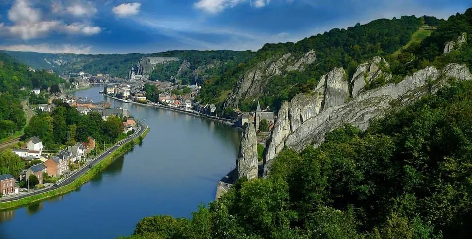 Rochers et vallée de la Meuse vus des hauteurs