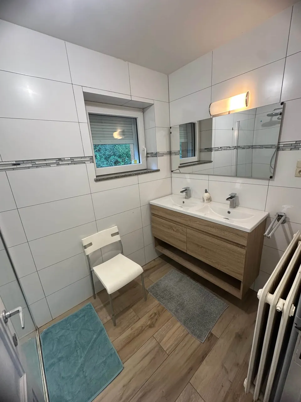 Salle de bain avec meuble double vasque