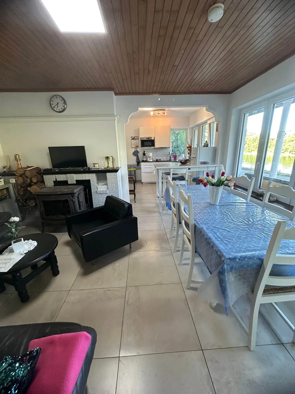 Séjour ouvert : salon, salle à manger et cuisine